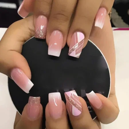 24pcs False  Elegant Pink Gradient Glitter French Short Nails